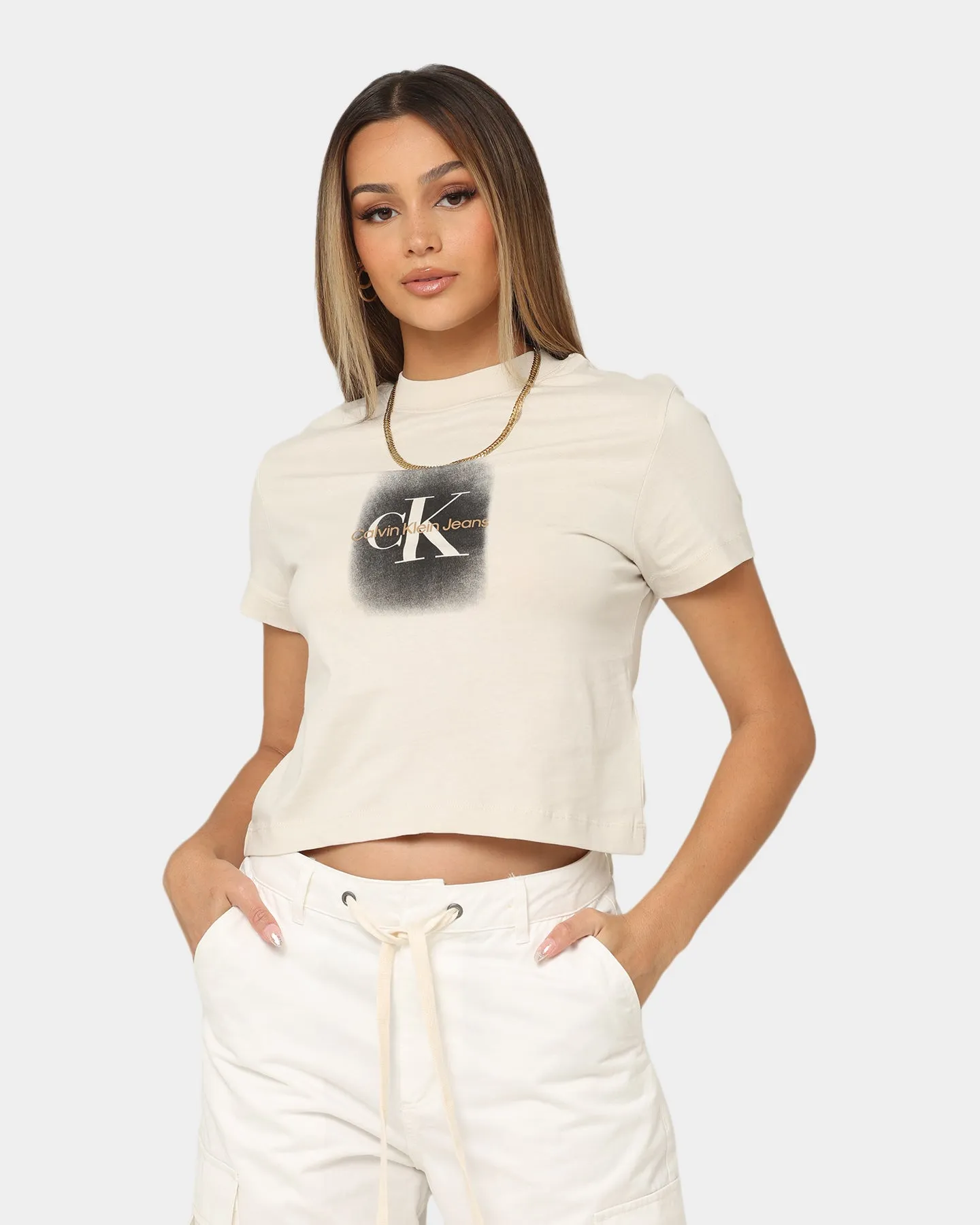 Calvin Klein Women's Spray Monologo Baby T-Shirt Eggshell